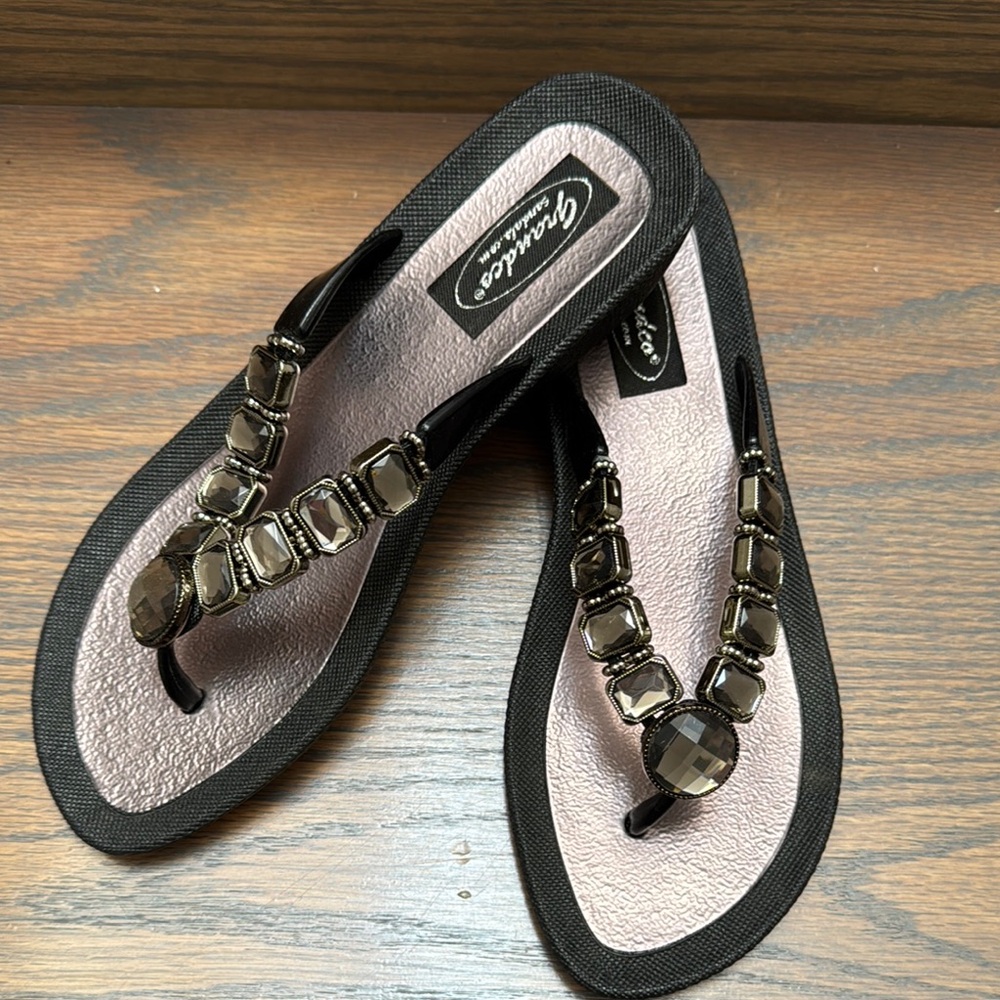 Sleek Black and Silver Sandals with Metallic Detailing